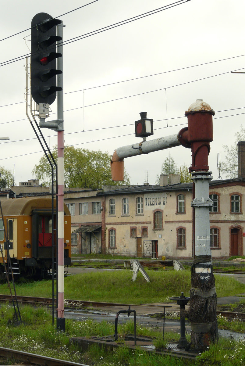 23. April 2009, Auf dem Bahnhof in Jelenia Gora/Hirschberg sah ich diesen Wasserkran.