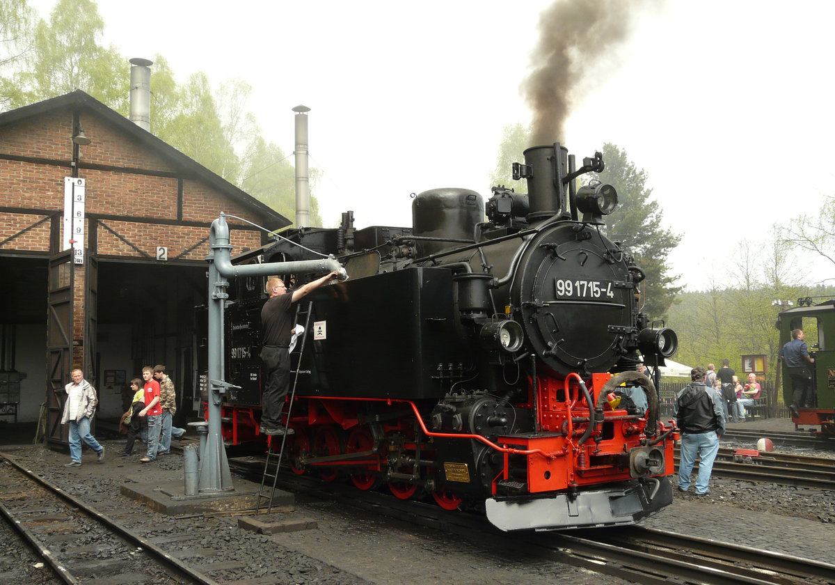 
23. Mai 2010, Bahnhofsfest mit 7 Dampflokomotiven in Jöhstadt. Die sä VIK verkehrte früher auf der Frauensteiner Strecke. Die sä VIK wurde 1927 in der Sächsischen Maschinenfabrik (vorm. Richard Hartmann) gebaut.