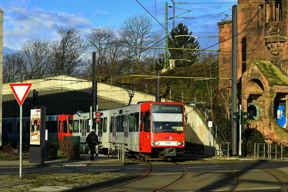 2301 als einfahrende Linie 17 mit dem Fahrtziel Wesseling am 26.02.2017.