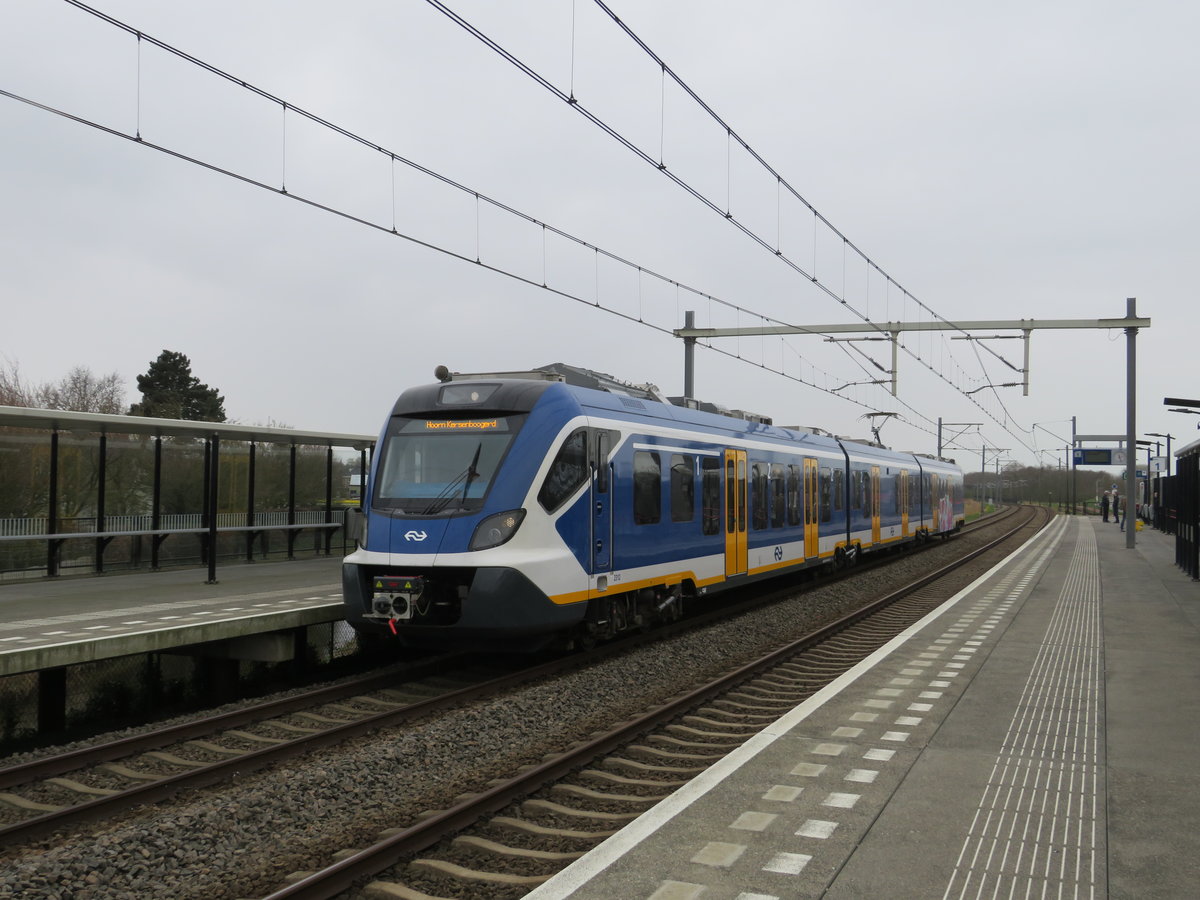 23.03.2019 Fuhr eine der neue Triebwagen aus dem Gattung SNG / CAF Civity der NS mit Nummer Triebwagennummer 2311 als Regionalzug nach Hoorn Kersenboogerd. Aufnahme bei Sassenheim Bahnhof.