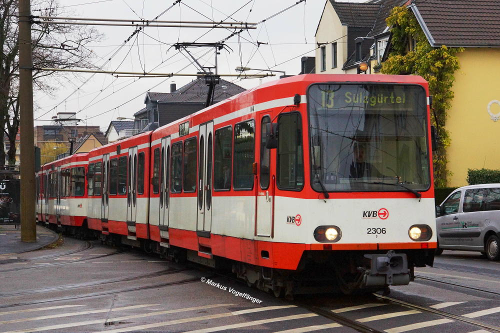 2306 auf der Kreuzung Zülpicher Str./Gürtel am 14.12.2013.