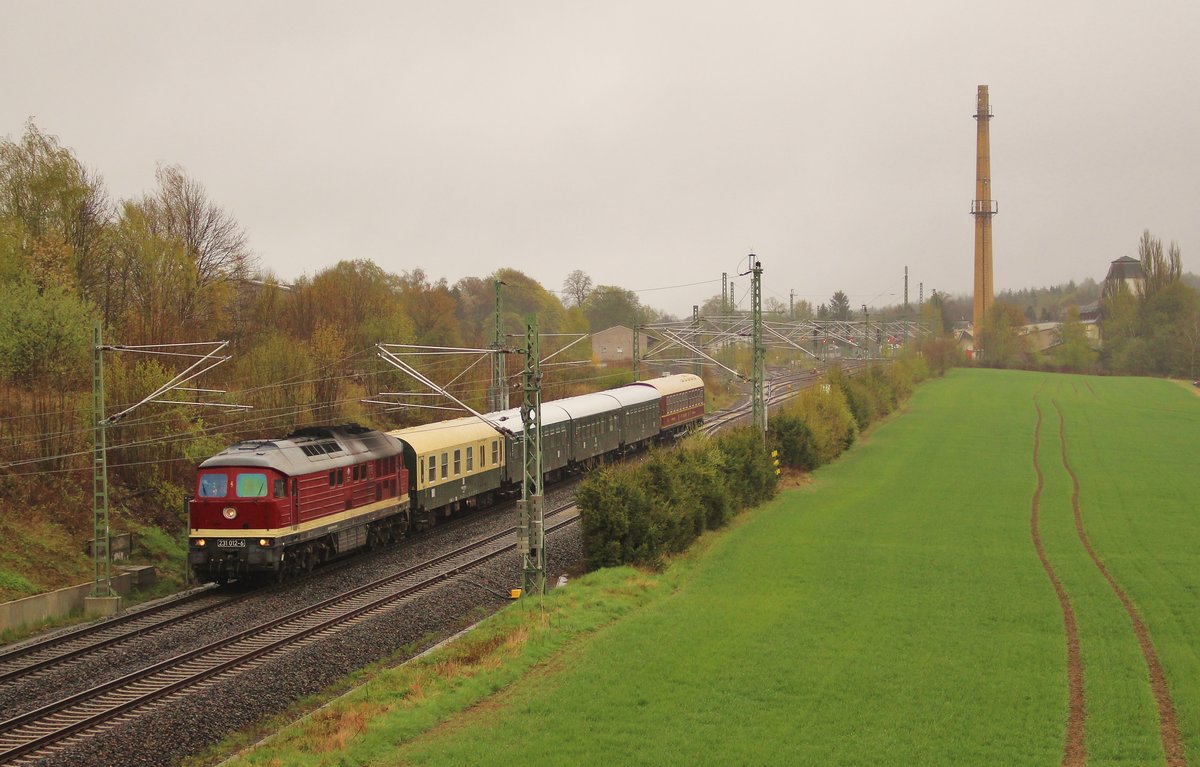 231 012 (DPE 20980) fuhr am 22.04.17 von Löbau/Sachs. nach Neuenmarkt-Wirsberg. Hier ist der Zug in Mehltheuer zu sehen.