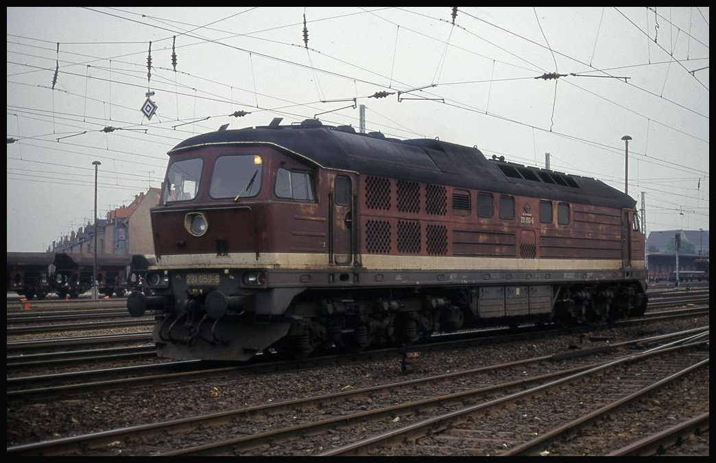 231959 solo am 6.5.1993 im Gleisvorfeld des HBF Arnstadt.