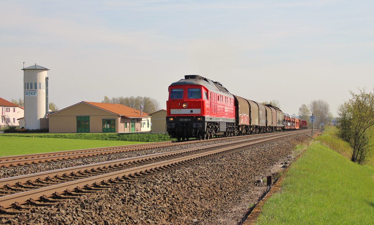 232 093-5 (51617) zu sehen am 25.04.17 in Waldershof.