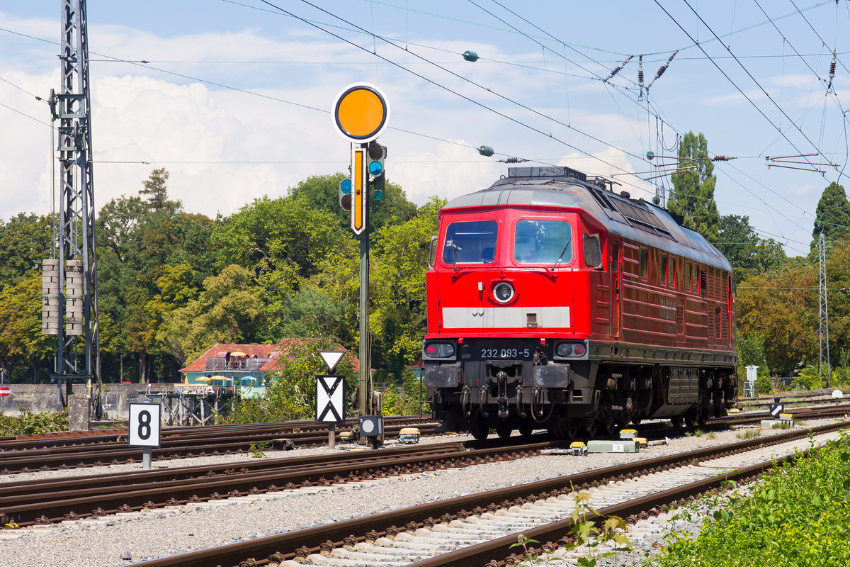 232 093-5 beim Rangieren auf dem Bahndamm in Lindau. 17.8.18