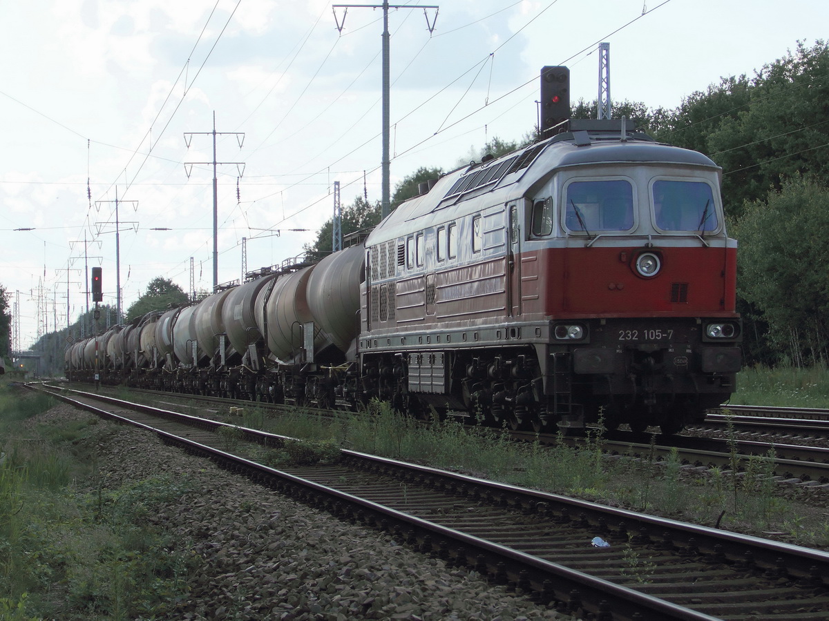 232 105-7 der East-West-Railways am 31. Juli 2014 auf dem Berliner Außenring bei Diedersdorf mit einem Kesselzug in Richtung Berlin.

 Dieses Bild ist Ersatz für das gelöschte Bild http://www.bahnbilder.de/bild/Polen~Dieselloks~BR+232/804974/232-105-7-der-east-west-railways-am-31.html (ID 804974) vom 02.08.2014

