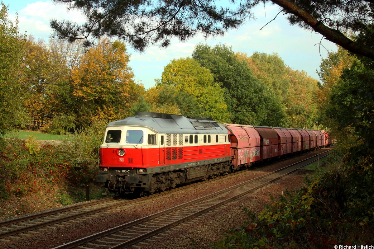 232 105-7 zieht einen Gipszug nach Großkorbetha durch Wittgensdorf.