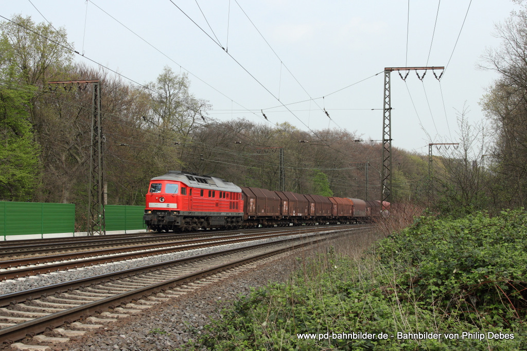 232 131-3 (DB Schenker) mit einem Güterzug in Duisburg Neudorf, 1. April 2014