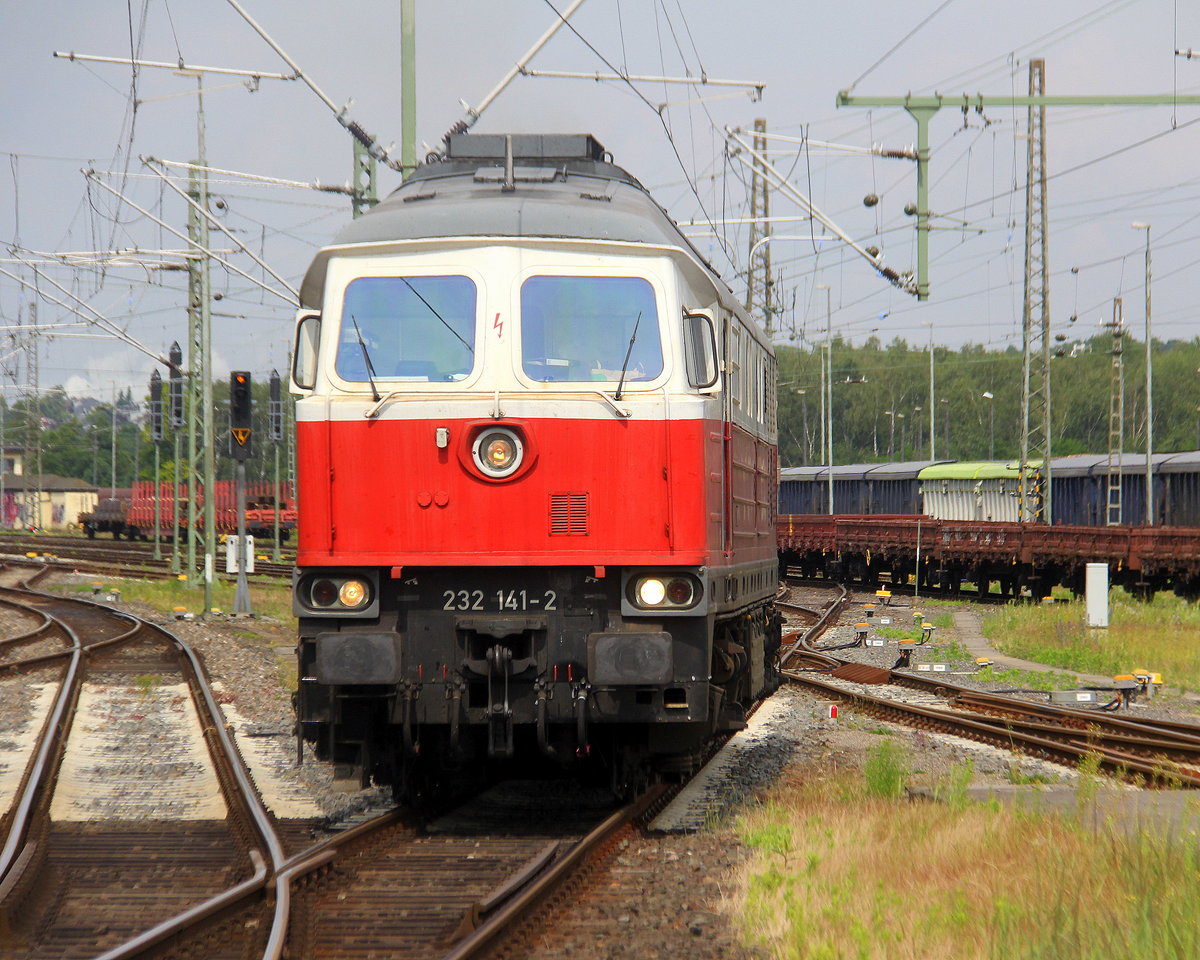 232 141-2 von der WFL rangiert in Stolberger-Gbf/Rheinland.
Aufgenommen in Stolberg-Gbf-Rheinland.
Bei Sommerwetter am Nachmittag vom 18.6.2019.