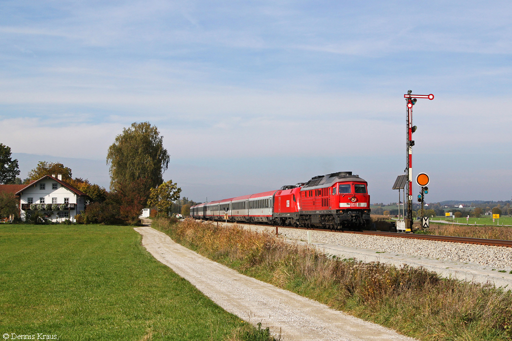 232 209 mit dem umgeleiteten EC 112 am 20.10.2013 bei Weidenbach.