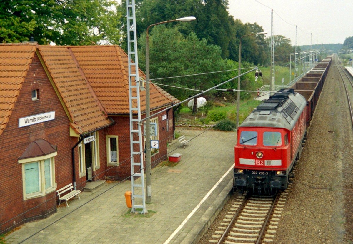 232 230 mit Gterzug Richtung Berlin am 04.10.2005 in Warnitz (Uckermark)