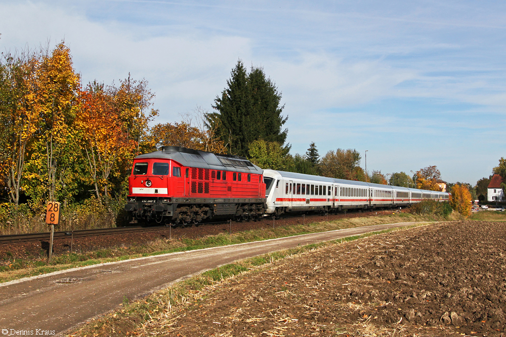 232 240 mit dem umgeleiteten EC 114 am 19.10.2013 bei H�rlkofen.