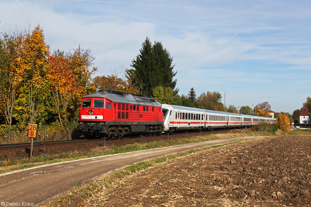 232 240 mit dem umgeleiteten EC 114 am 19.10.2013 bei Hrlkofen.