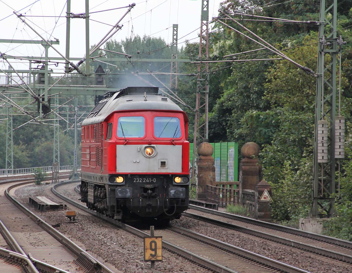 232 241-0 kam am 11.09.2013 als Tfzf in Richtung Seelze durch Hannover Linden-Fischerhof.