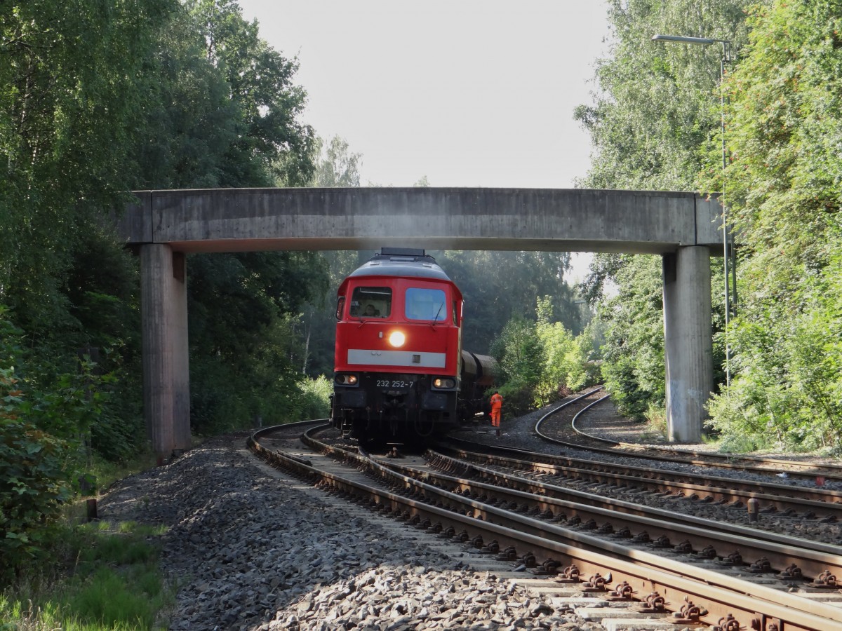 232 252-7 beim Rangieren mit einem Schotterzug in Marktredwitz am 22.08.13