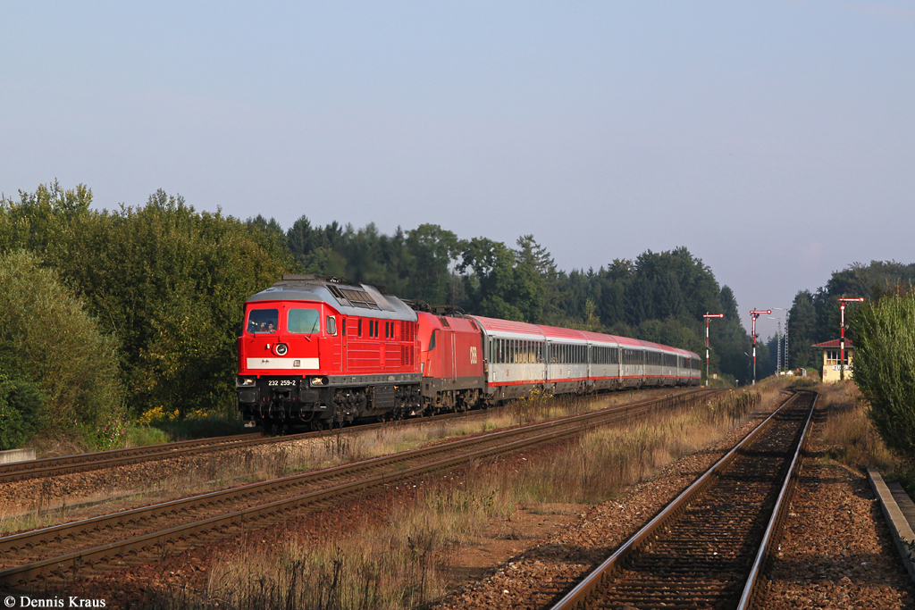 232 259 und 1116 152 mit EC 111 am 07.09.2014 in Tüßling.
