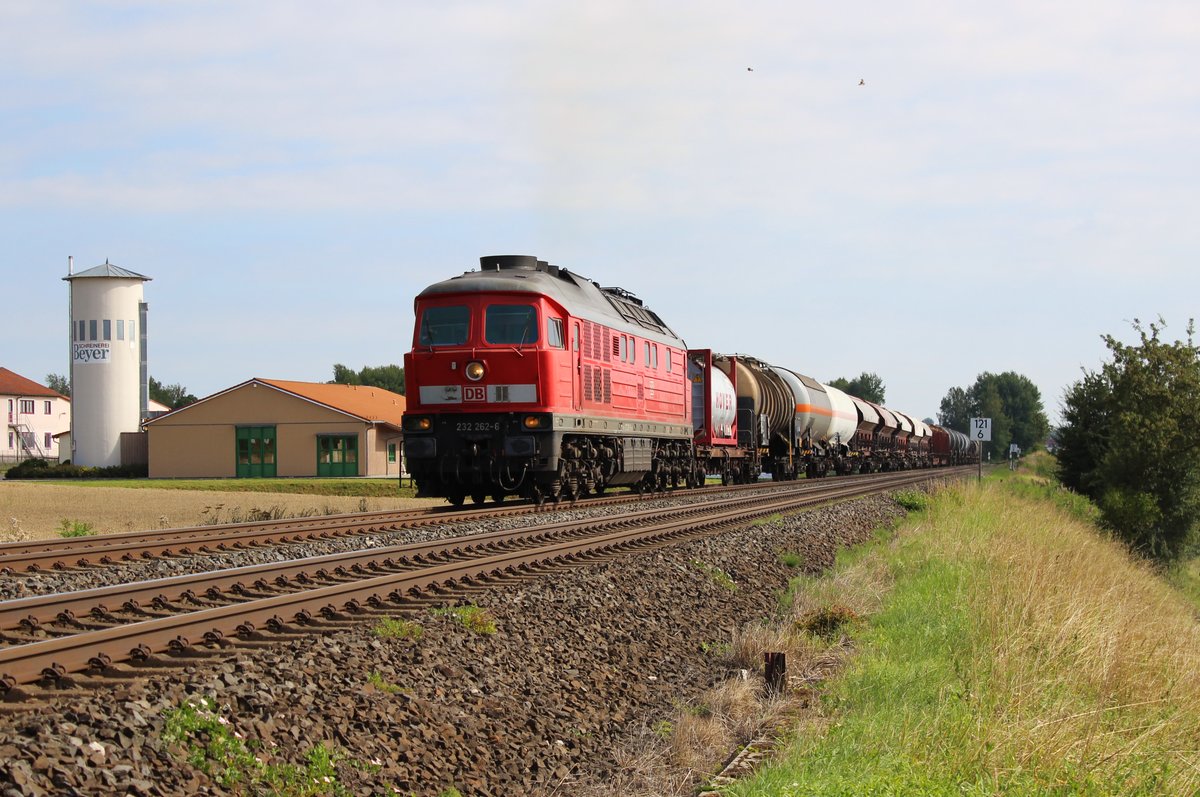 232 262-6 mit dem EZ 51612 zu sehen am 16.08.16 in Waldershof.