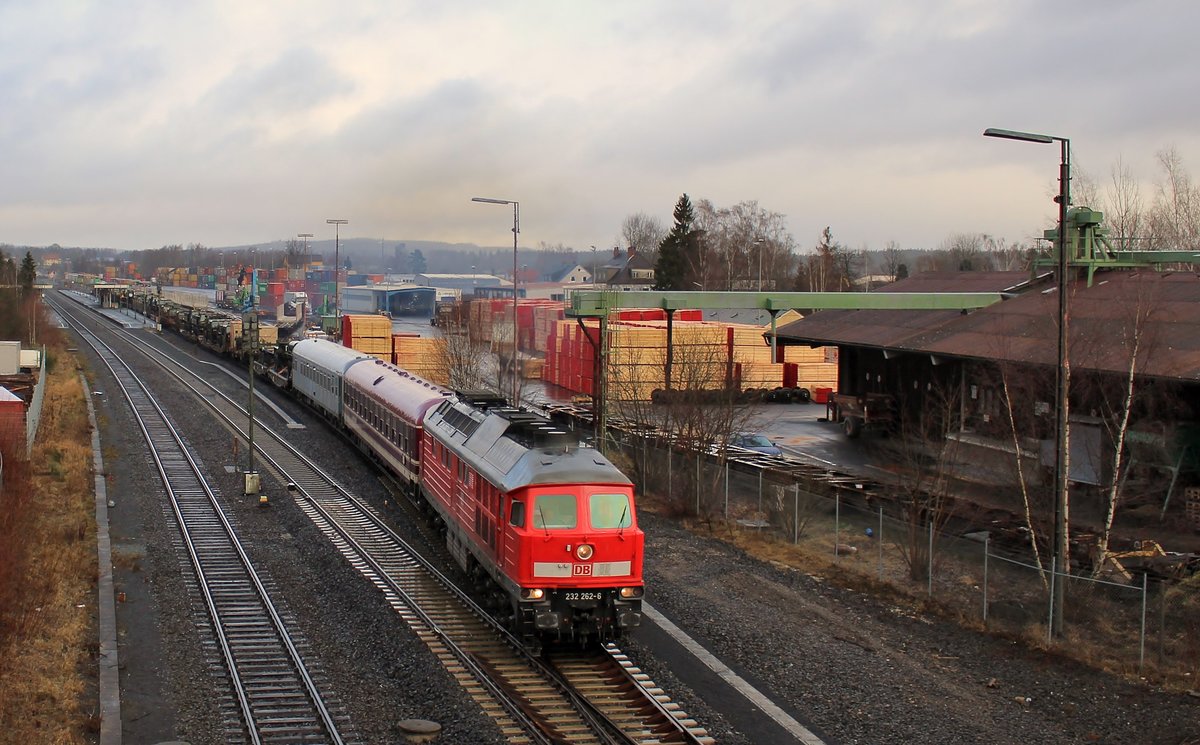 232 262-6 mit M 45392 zu sehen am 02.01.18 bei der Ausfahrt in Wiesau. Gruß an den Tf!