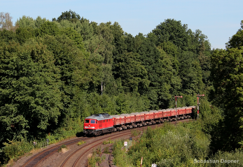 232 347 mit einem Schotterzug Pechbrunn-Nrnberg am 16.8.13 in Reuth