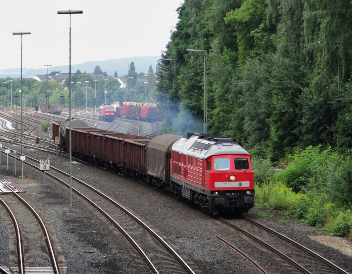 232 359-0 bei der Ausfahrt in Marktredwitz am 20.08.13 gen Cheb.