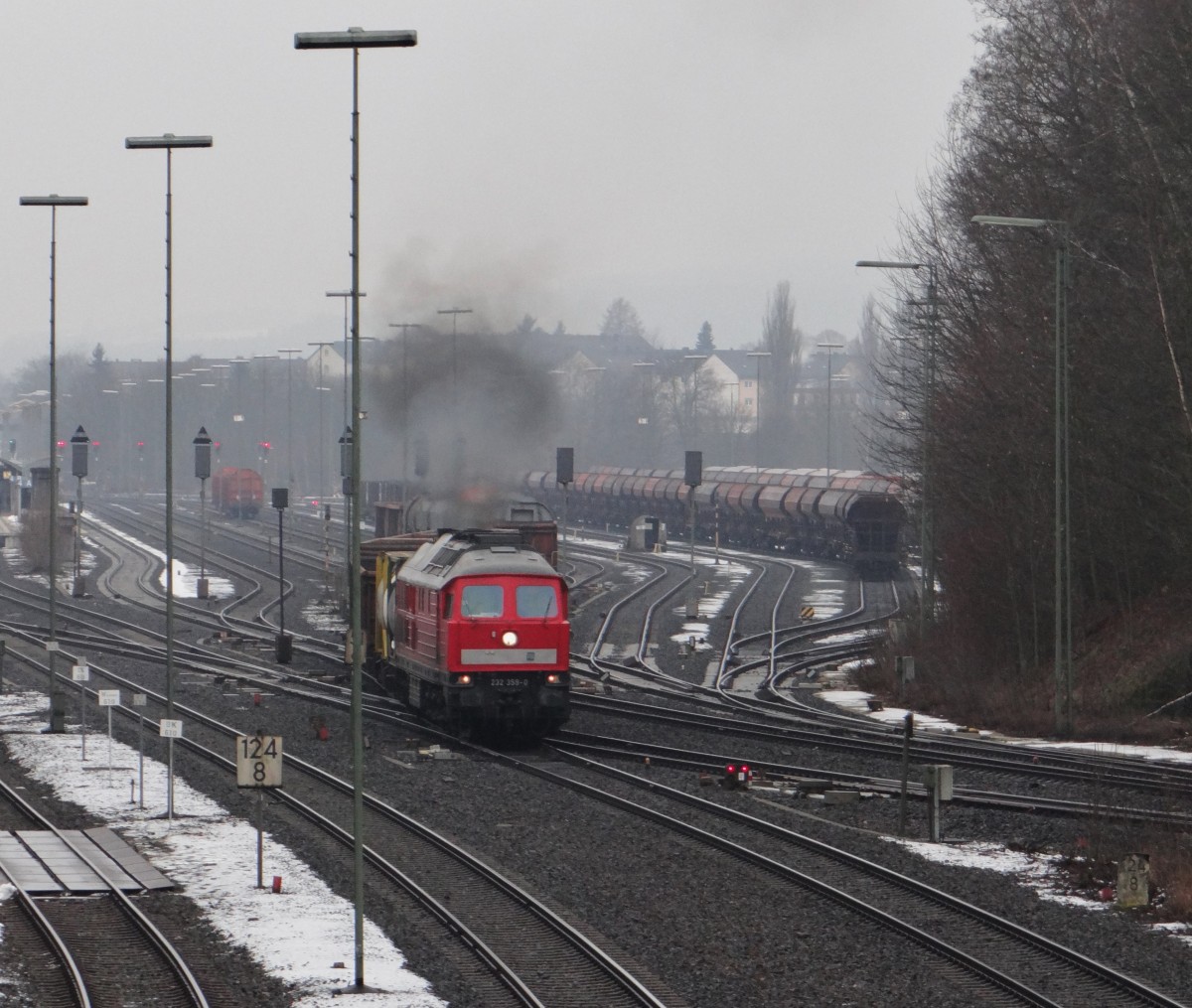 232 359-0 bei der Ausfahrt in Marktredwitz am 17.01.14 gen Cheb.