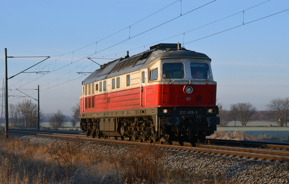 232 409 war am Morgen des 05.12.18 Lz unterwegs Richtung Köthen, hier rollt sie durch Braschwitz.