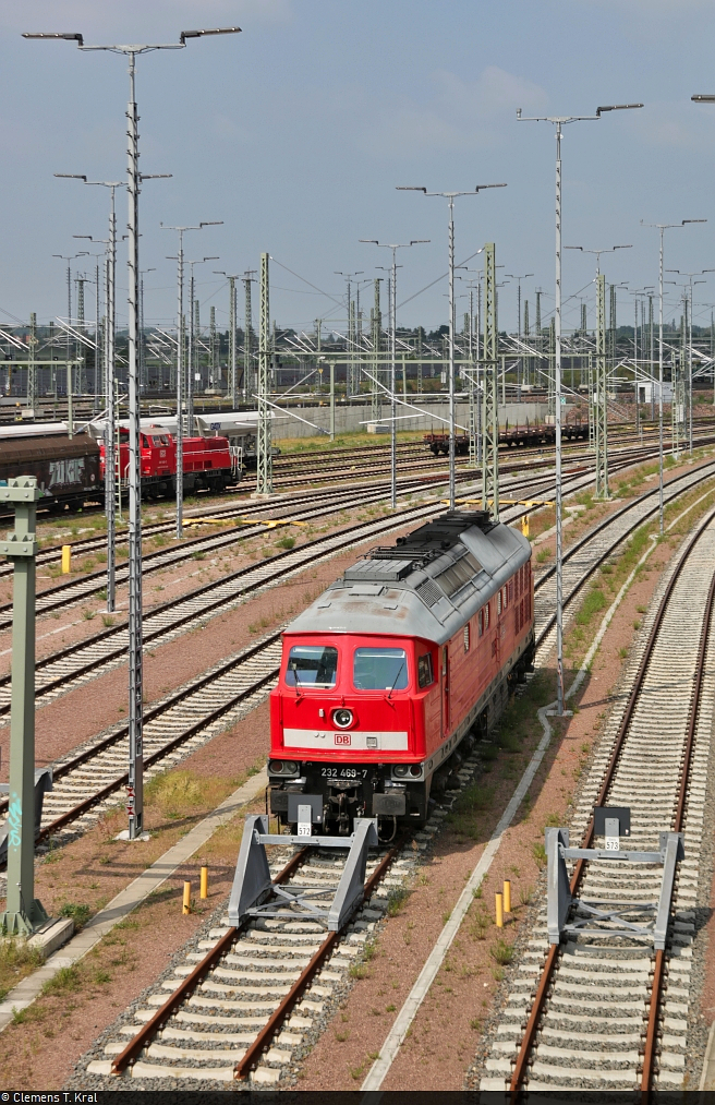 232 469-7 (132 469-8) genießt die Ruhe in der Abstellgruppe der Zugbildungsanlage (ZBA) Halle (Saale).
Aufgenommen von der Berliner Brücke.

🧰 DB Cargo
🕓 7.6.2021 | 15:29 Uhr