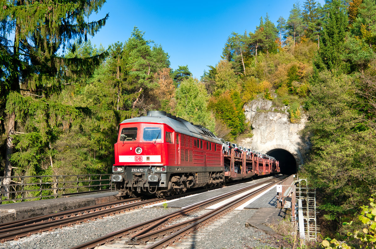 232 472 mit einem gemischten Güterzug aus Cheb nach Nürnberg Rbf bei Velden, 14.10.2019