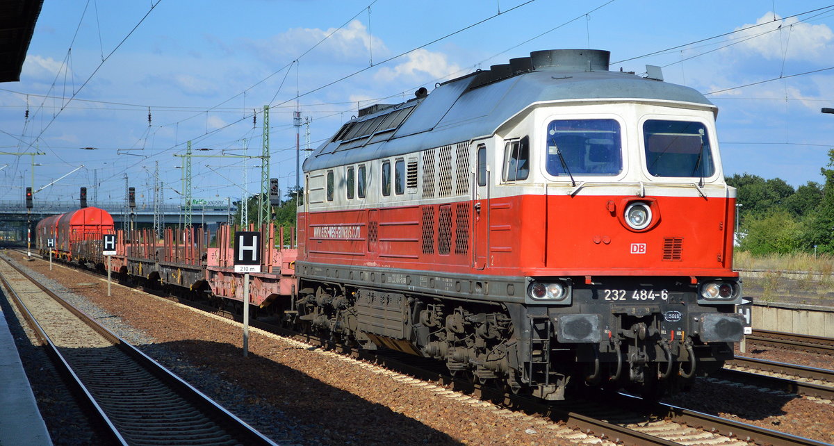 232 484-8 mit gemischtem Güterzug am 16.07.18 bf. Flughafen Berlin-Schönefeld.