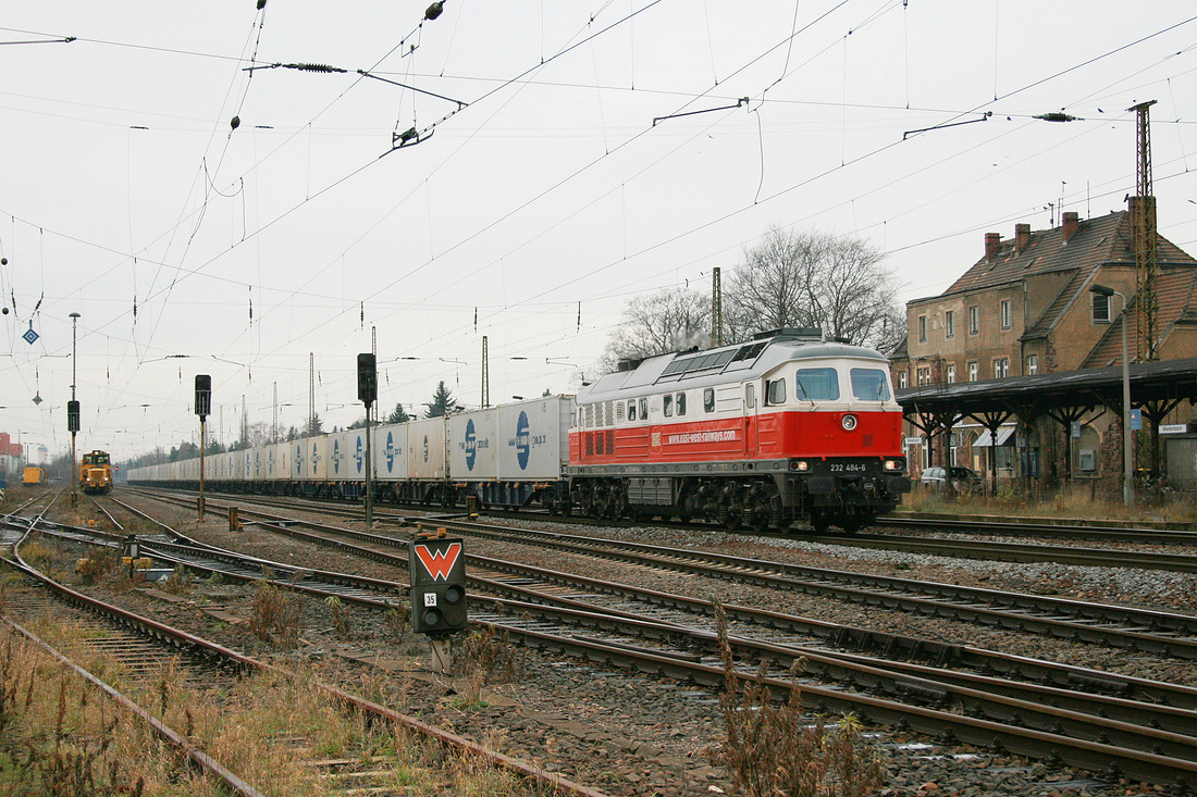 232 484 der damaligen East-West-Railways, aufgenommen am 4. Dezember 2008 in Leipzig-Wiederitzsch.