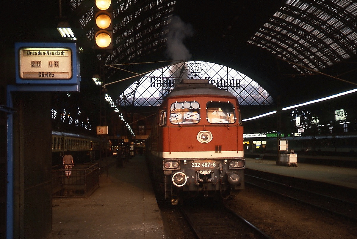 232 497-8 im Mai 2002 im Dresdner Hauptbahnhof