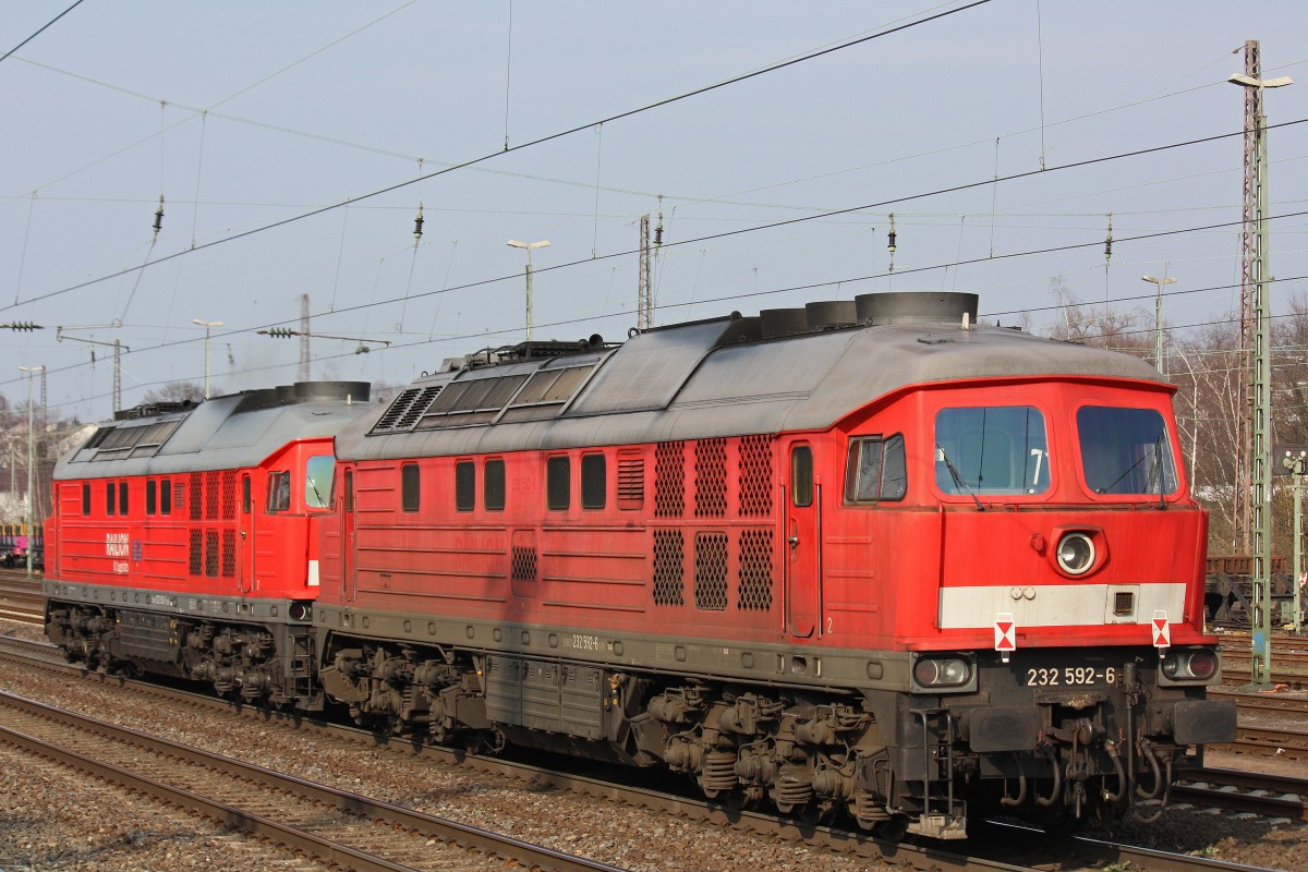 232 502 zog am 3.4.13 232 592 von Nrnberg nach Oberhausen-West.
Hier bei der Durchfahrt in Dsseldorf-Rath.