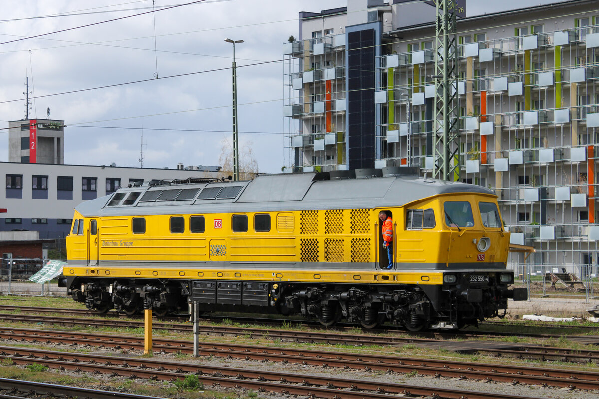232 550-4 ist gerade in Bruchsal angekommen und der Lokführer macht sich auf in den wohlverdienten Feierabend. (01.04.2026)