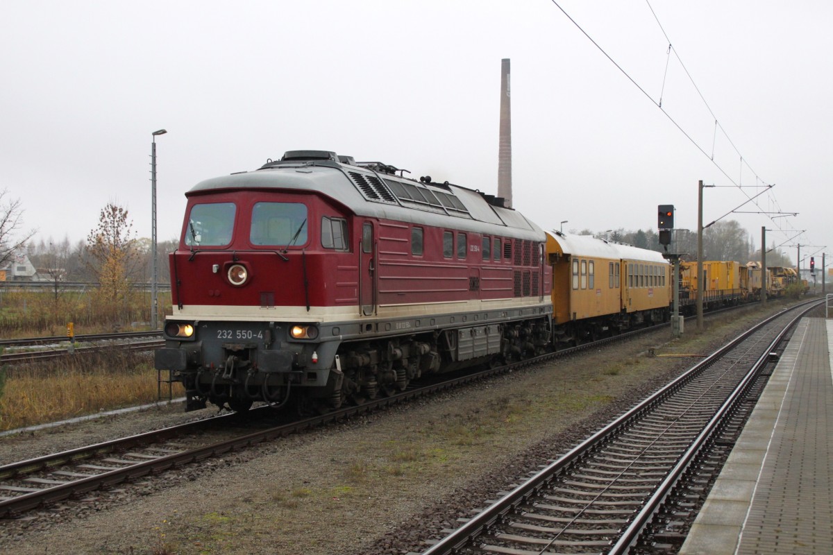232 550 DGT mit Bauzug am 24.11.2013 in Rathenow