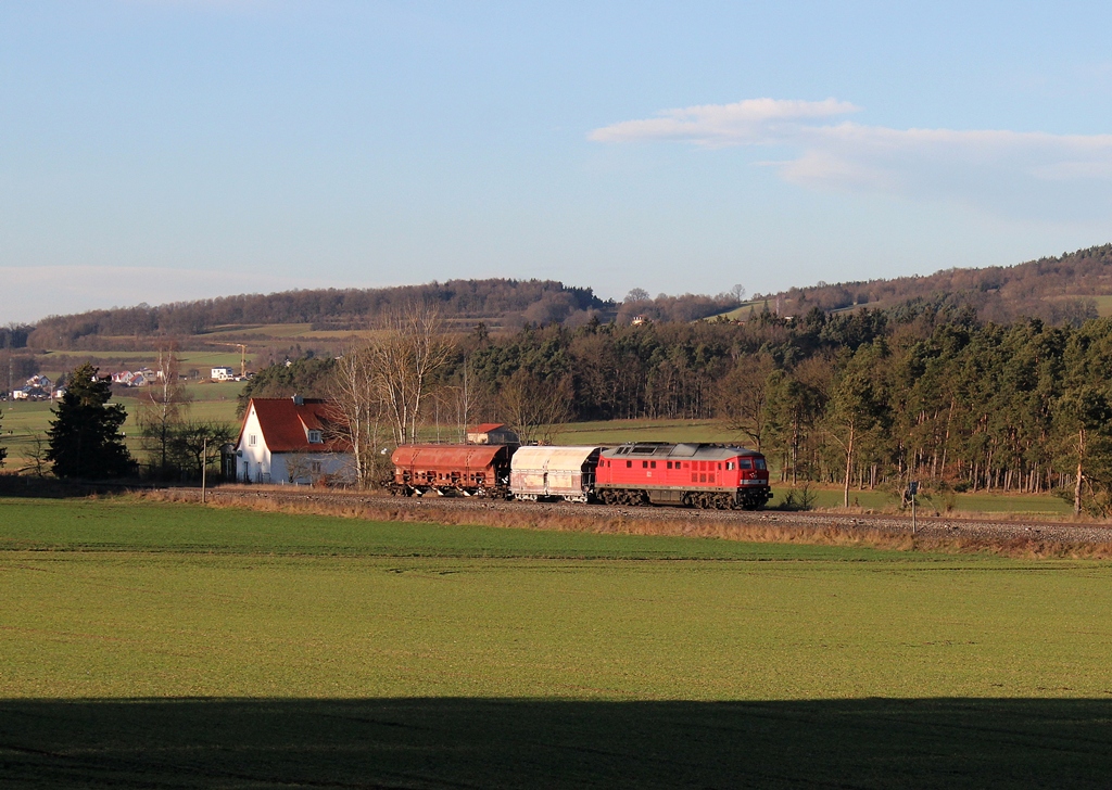 232 571 (altbelüftet) bespannte am 27.12.13 den EK 56937 von Amberg nach Schwandorf