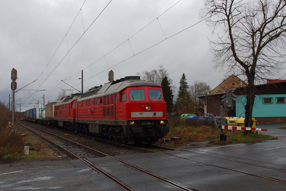 232 589 und 232 347  mit KLV-Zug in Františkovy Lázně als Elbtalumleiter über die PE Plauen- Bad Brambach-Cheb. Aufgenommen am 28.11.2017
