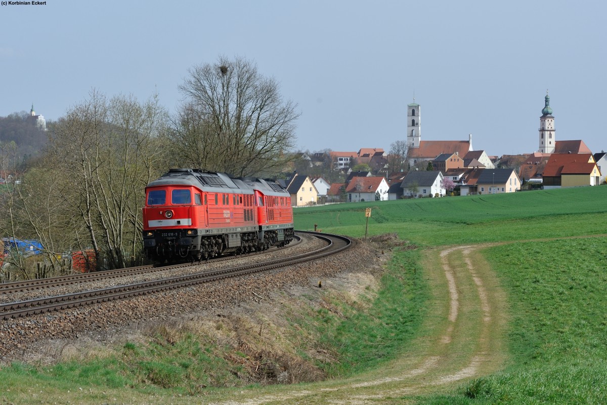 232 618-9 und 232 330-1 als Lz Richtung Nürnberg beim Dreikirchenblick in Sulzbach-Rosenberg, 03.04.2014