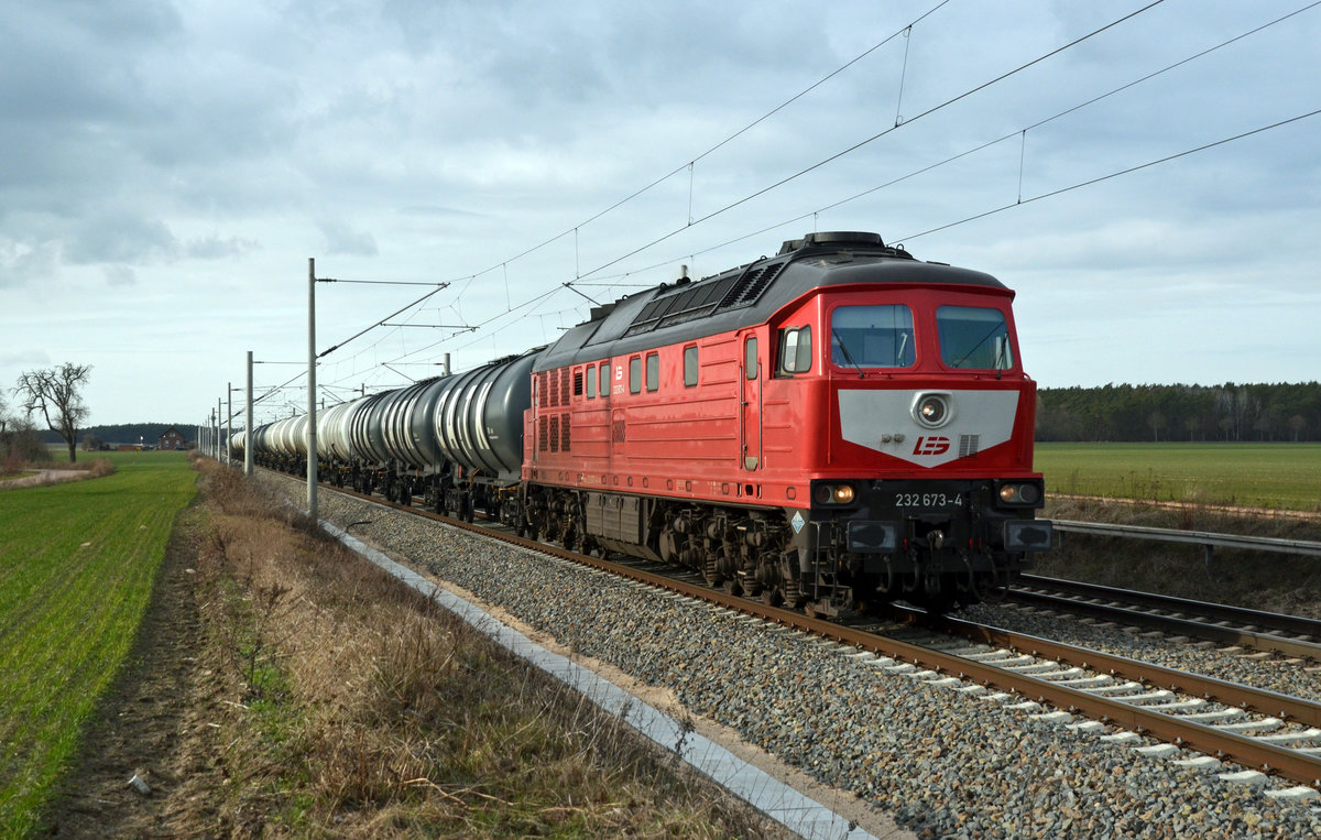232 673 der LEG schleppte am 20.02.19 einen Kesselwagenzug durch Rodleben Richtung Roßlau.