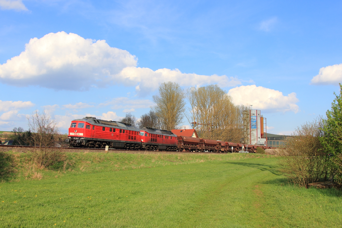 232 703-9 und 232 209-7 DB Cargo bei Horb am Main am 14.04.2016.