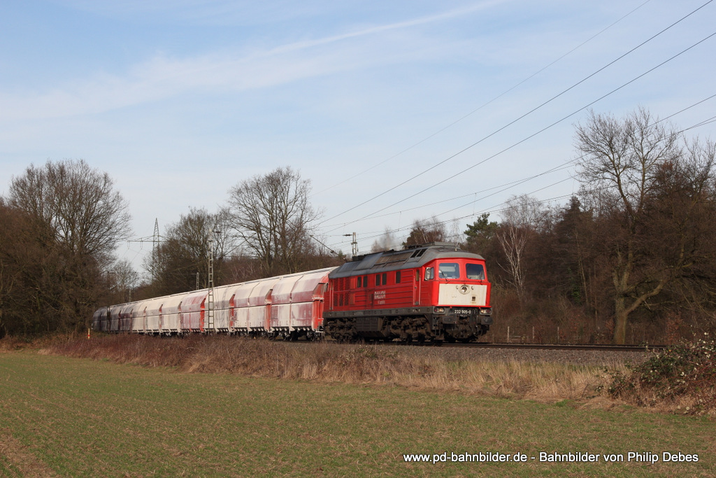 232 905-0 (Railion DB Logistics) mit einem Kalkzug in Ratingen Lintorf, 18. Januar 2014