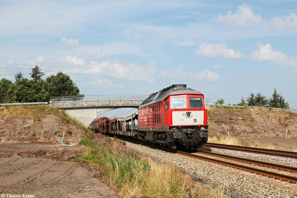 232 908 mit Güterzug am 24.07.2014 bei Bramming.