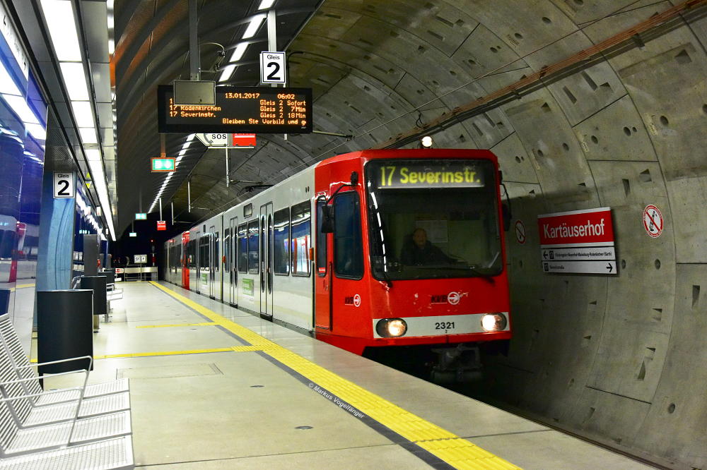 2321 & 2316 auf der Linie 17 an der Haltestelle  Kartäuserhof  am 13.01.2017.