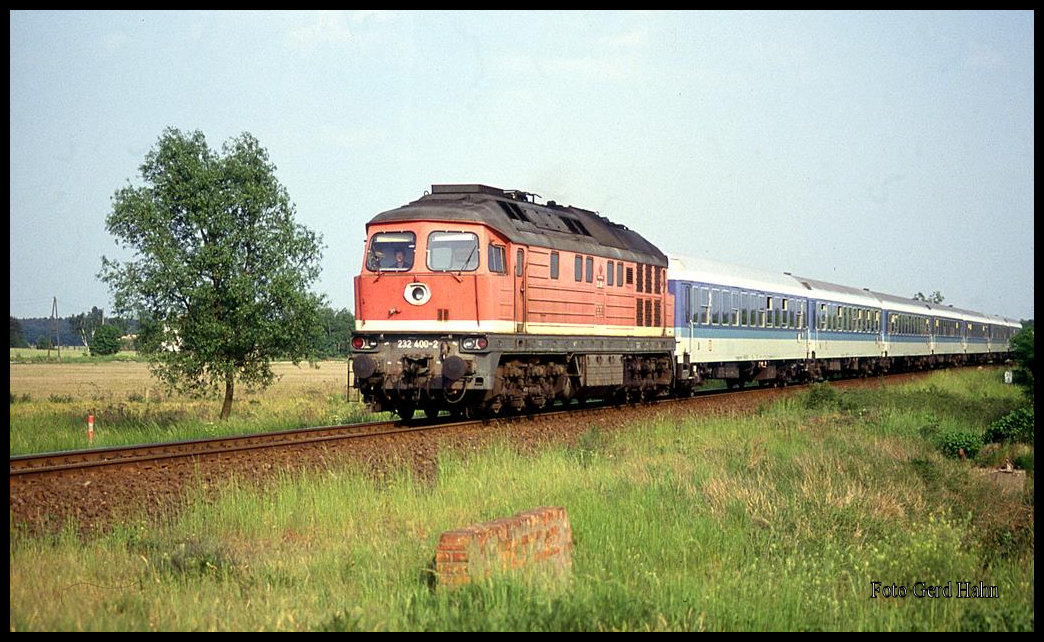 232400 war am 20.05.1993 um 18.03 Uhr mit dem IR 2446 im ehemaligen Grenzbereich bei Oebisfelde nach Köln unterwegs.