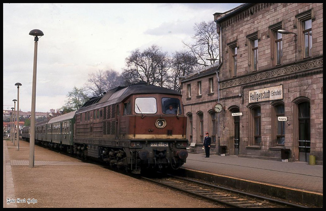 232462 ist hier mit dem N 8936 aus Leinefelde am 26.4.1992 um 16.45 Uhr in Heiligenstadt angekommen.