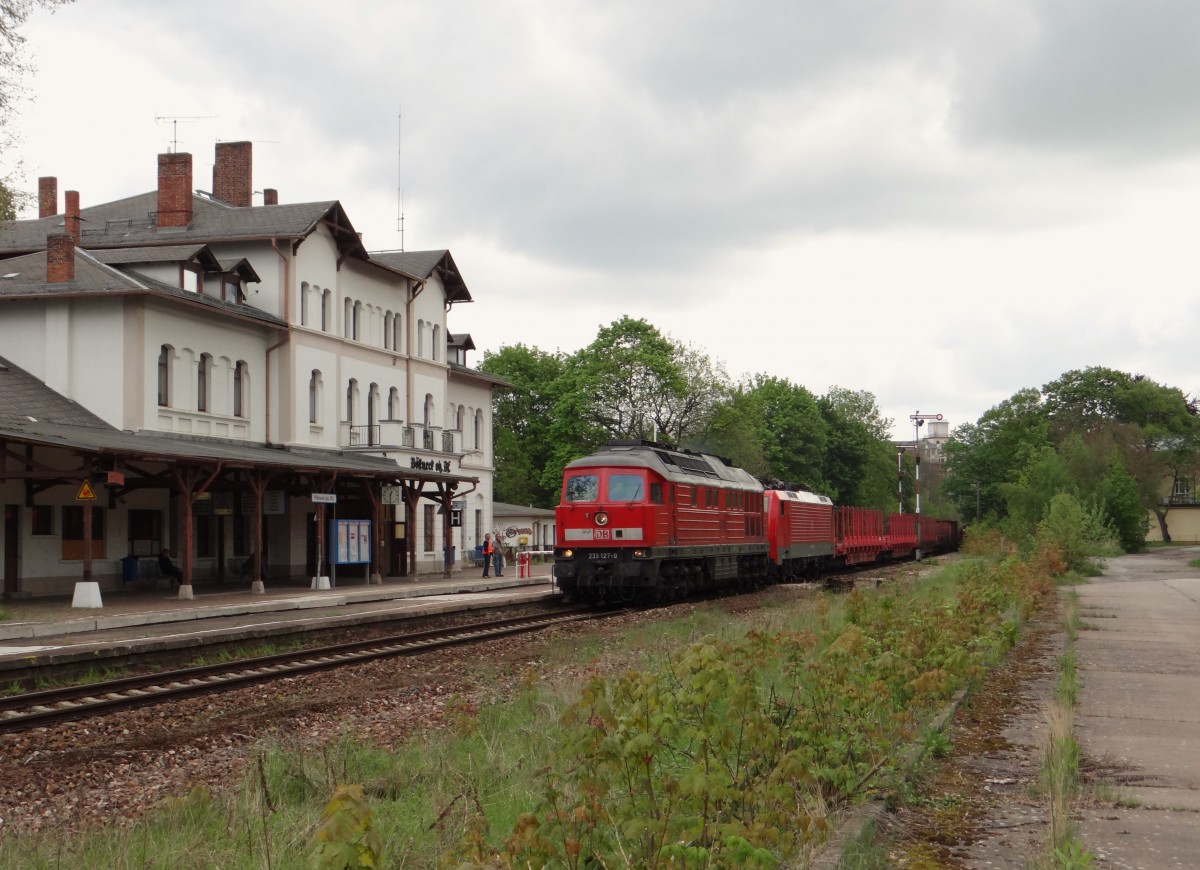 233 127 und 189 100 zusehen am 03.05.14 mit einem Umleiter in Pößneck oberer Bahnhof.