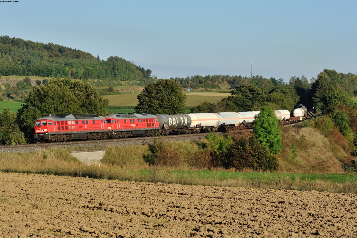 233 321-9 und 232 504 mit dem 45365 Nürnberg Rbf-Cheb (Eger) kurz nach Pechbrunn, 17.09.2015