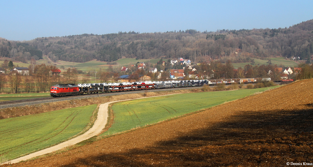 233 367 mit Güterzug am 18.03.2016 bei Alfalter.