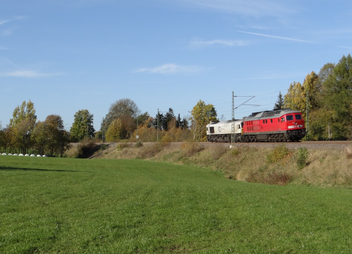 233 452 überführte 247 052 am 01.11.14 nach Cottbus. Hier zusehen in Oberjößnitz/V.