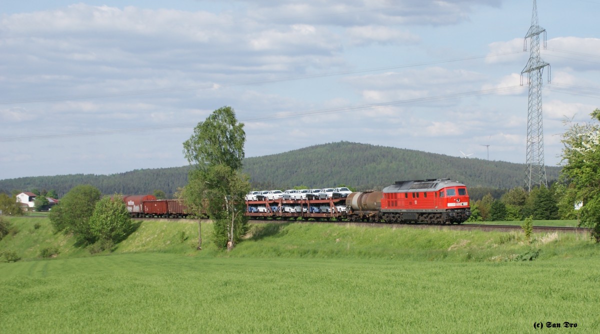 233 572 mit dem EZ45366 Cheb-Nürnberg bei Seußen b. Arzberg. 22.05.15