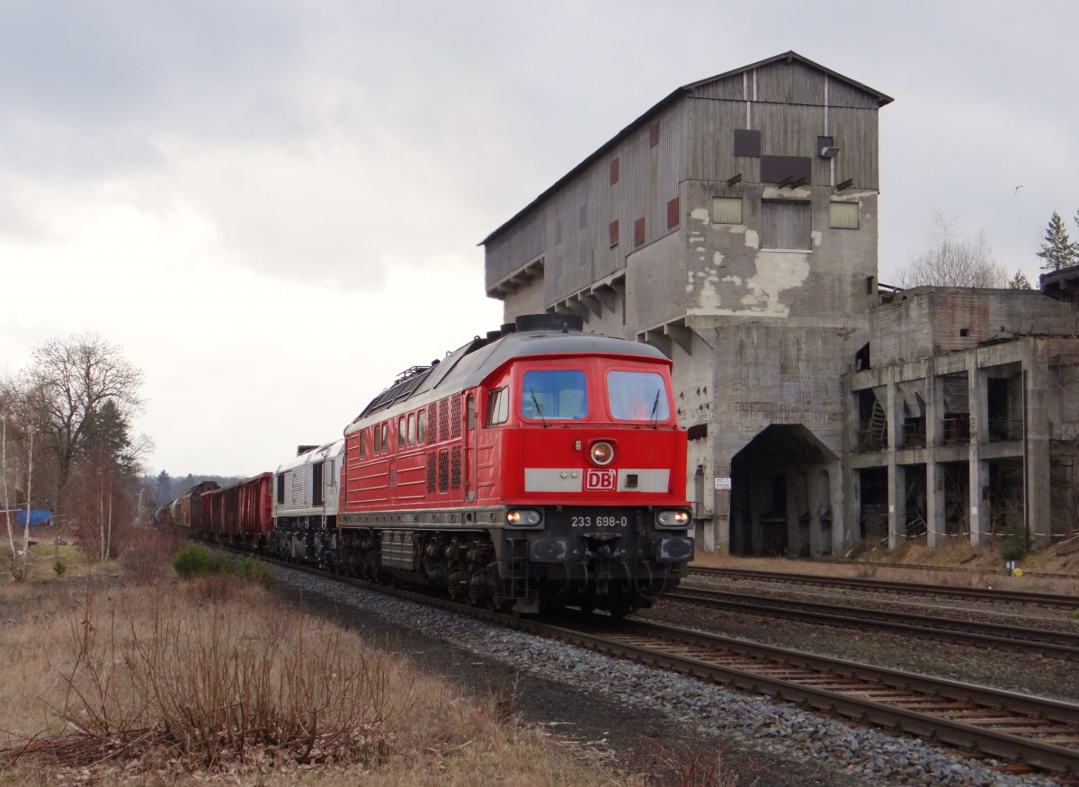 233 698-0 und 247 022 zu sehen am 16.03.16 in Pechbrunn.